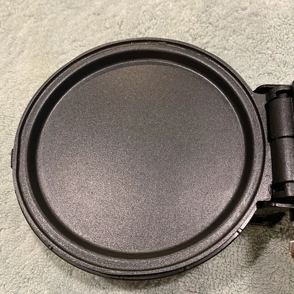 💲🔻CLEARANCE🔻    Dash Mini Maker Griddle - Picture 3 of 5